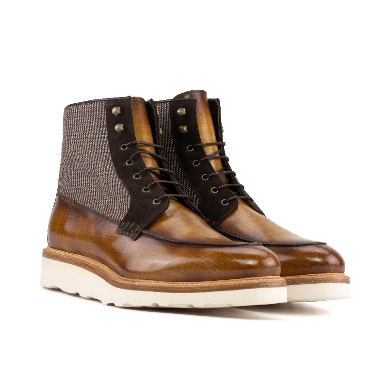 DapperFam Ryker in Tweed / Cognac / Dark Brown Men's Sartorial & Lux Suede & Hand-Painted Patina Moc Boot Mod Oxford Design DapperFam Ryker in Tweed / Cognac / Dark Brown Men's Sartorial & Lux Suede & Hand-Painted Patina Moc Boot Mod Oxford Design