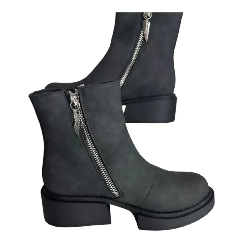 Women's Vault Combat Boots In Black Wingtip Oxford Design 